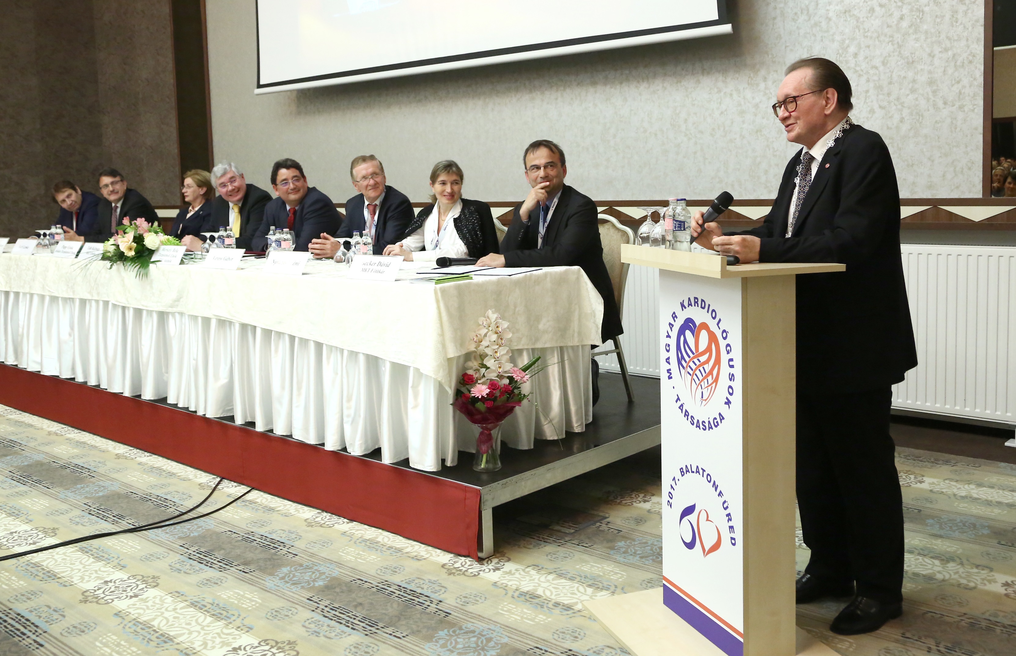 Prof. Dr. J. Papp Gyula megkszni az nneplst, mltatst s az MKT legrangosabb kitntetst a 