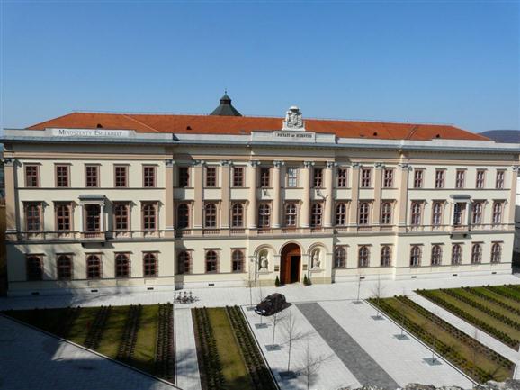 Szent Adalbert Kzpont, Esztergom